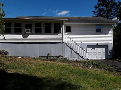 20 Scotchtown Pl, Middletown NY  10941-1434 exterior