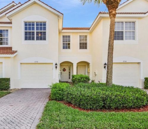 1252 Oxford Ln, Naples, FL 34105-4818