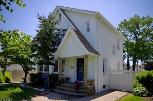 492 Madison Ave, Roselle Park, NJ 07204-2430