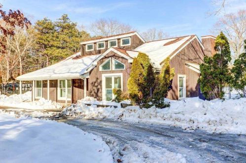 207 Radio Ave, Miller Place, NY 11764-3415