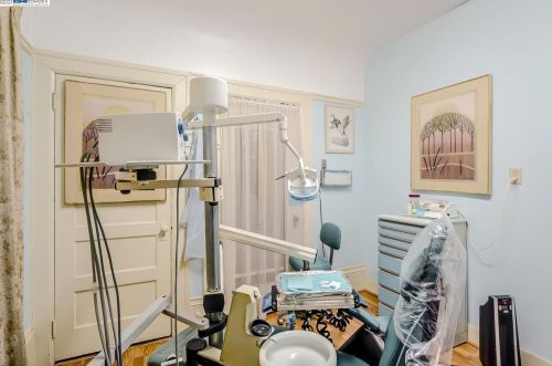 478 36 St, Oakland CA 94609-2327 exterior