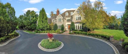60 Farrier Ln, Newtown Square, PA 19073-1136