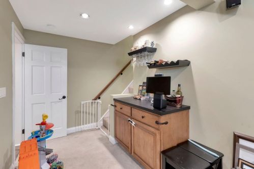 3935 Eileen Dr, Cincinnati OH 45209-2016 exterior