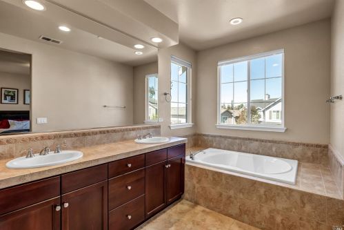 2024 Cooper Dr, Santa Rosa CA  95404-5682 exterior