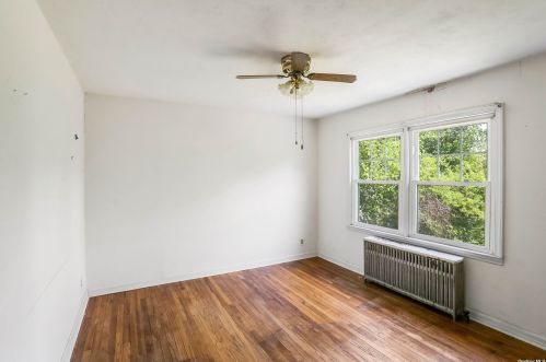 19 Sprucewood Rd, Babylon NY  11704-7812 exterior