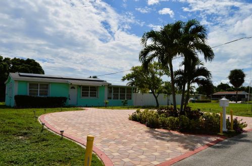 3120 Atlantic Dr, Boynton Beach, FL 33435-1604