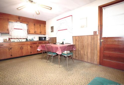 98 Fairview St, Milford, CT 06460-4128
