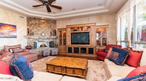 15645 7 St, Phoenix AZ 85014-4142 exterior