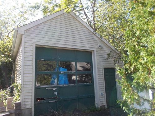180 Yale Ave, Milford, CT 06460-6850