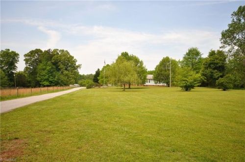 5731 Julian Airport Rd, Kimesville, NC 27298-8036