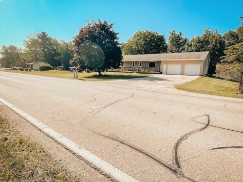 2693 White Pine Rd, Green Bay, WI 54313-7829