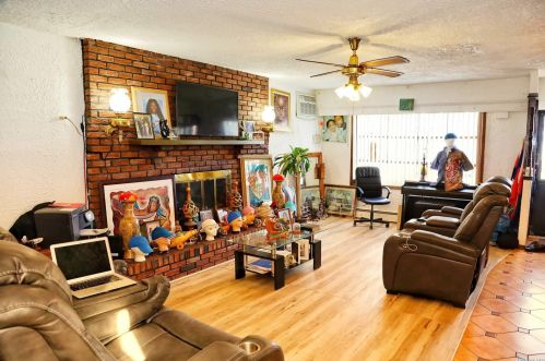 261 Gotham Ave, Floral Park, NY 11003-2105