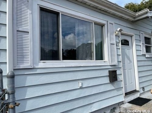 63 Cranberry St, Central Islip, NY 11722-4923
