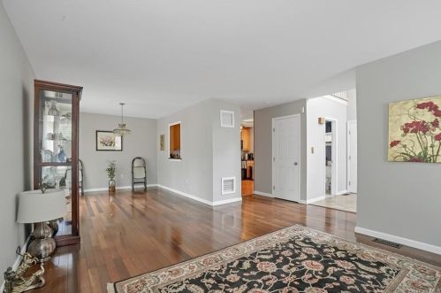 118 Hitching Post Ln, Yorktown Hgts NY  10598-2833 exterior