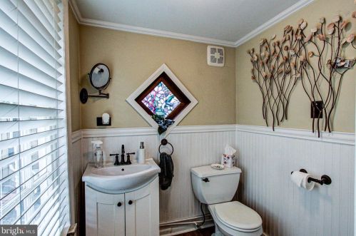 189 Oakland Ave, Gardenville PA  18901-4646 exterior