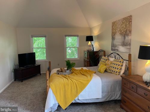 32 Windward Ct, Collegeville PA  19426-2869 exterior