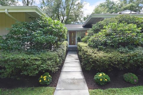 2 Century Ridge Rd, Purchase, NY 10577-1902