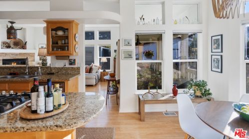 154 Navajo Ln, Topanga CA  90290-4451 exterior