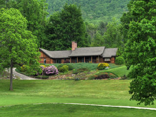 207 Fairway Ter, Canton, NC 28716-5631