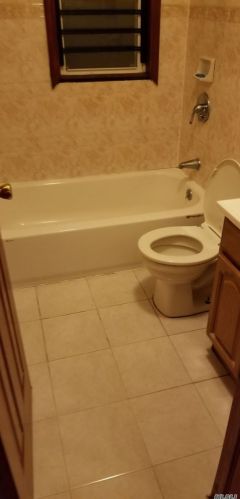145-37 105th Ave, Jamaica, NY 11435-3236