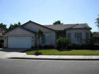 2416 Manila Ave, Fresno, CA 93727-6443