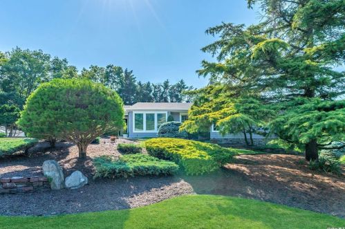 15 Frost Valley Rd, Mount Sinai NY  11766-1401 exterior