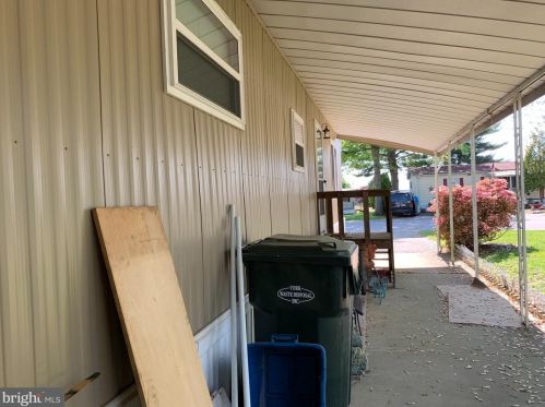 235 Holly Dr, Mount Wolf, PA 17347-8703