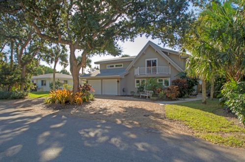 914 Jasmine Ln, Vero Beach, FL 32963-2296