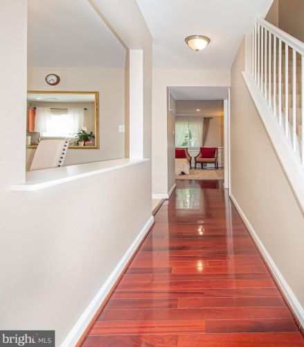 1564 Goldenrain Ct, Herndon VA  20190-4036 exterior