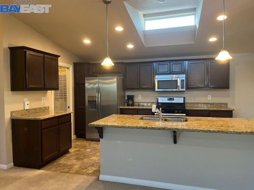 1462 Salamanca Ave, Hayward CA  94544-6256 exterior