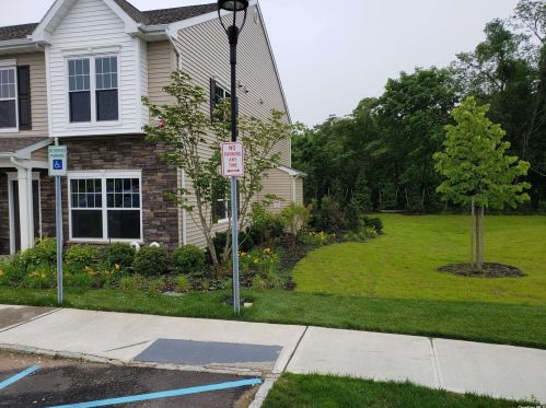 725 Eastview Dr, Central Islip, NY