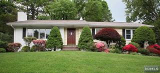 26 Plymouth Rd, Hillsdale, NJ 07642-1121