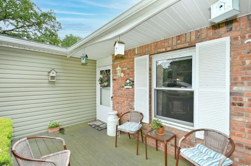 3 Hartwell Dr, Mount Sinai, NY 11766-2203