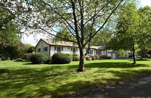 5 Sunset Dr, Lyme, CT 06371-1144