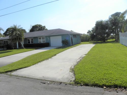 330 Holly Ave, Fort Pierce, FL 34952-1338