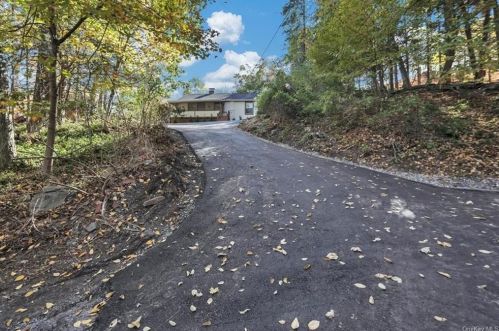 17 Hazel Hill Rd, Mahopac, NY 10541-3979
