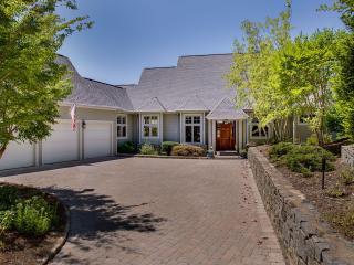 80 Old Hickory Trl, Hendersonville, NC 28739-8977