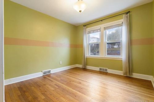 18 Phillips St, United States Coast Guard Ac CT  06320-2619 exterior