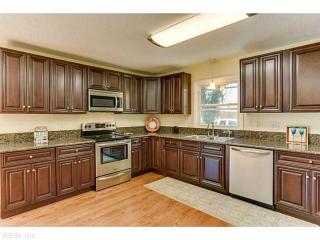 4 Locust Ln, Portsmouth, VA 23701-1120