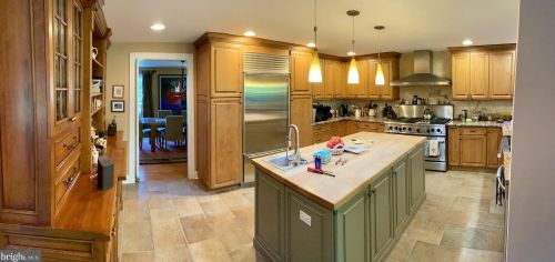 624 Cedar Ln, Ithan, PA 19085-1825