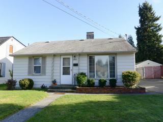 12818 7 Ave, Seattle WA  98155-1015 exterior