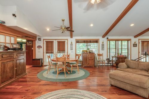 4 Rockwood Ln, Londonderry NH  03053-6104 exterior