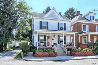 210 Hanover St, Hanover, PA 17331-3640