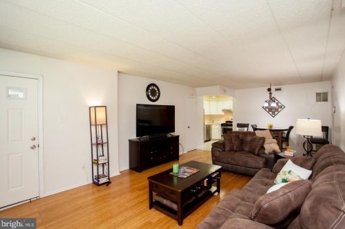 213 Glen Ln, Melrose Park, PA 19027-1762