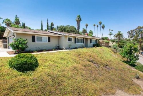 1621 Montgomery Dr, Vista, CA 92084-7627