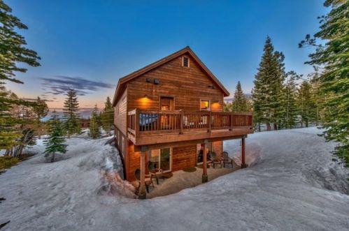 15092 Ski Slope Way, Truckee CA  96161-7013 exterior