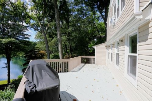 122 Lakewood Dr, Parsippany NJ  07834-2820 exterior