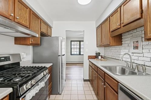 415 Rakov Rd, Maybrook, NY 12543-1157