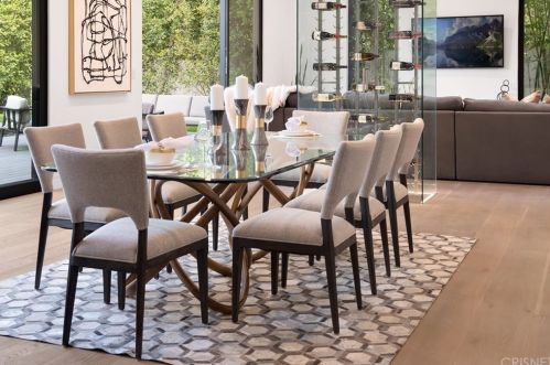 15245 Greenleaf St, Van Nuys CA 91403-4010 exterior