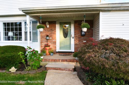 35 Sunnycrest Dr, Bricktown, NJ 08724-3654